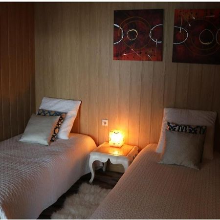 Room Near The Airport Maía Esterno foto